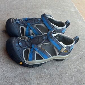 KEEN Weatherproof Sandals! Kids 13